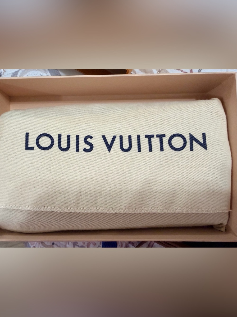 Louis Vuitton Black Leather Wallet with Silver LV Logo - Picture 10 of 11